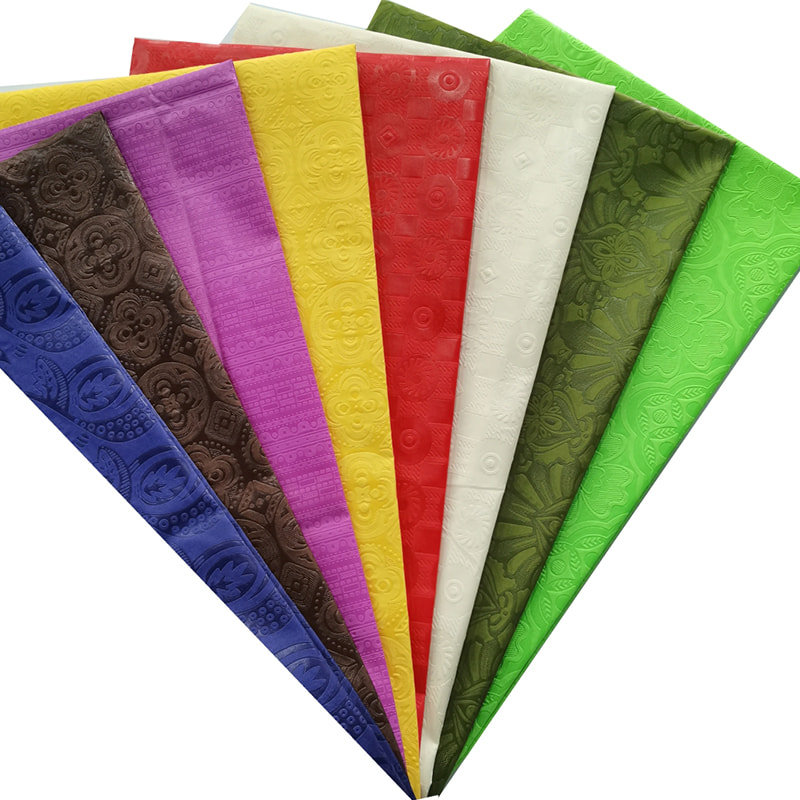 TMIE-08-2-2 110GSM Medii ponderis opus geris, Apparel Campi Fabricae nitidi coloris tinctum cum 3D vividi Flower Design caelatum Polyester Poplin Fabric