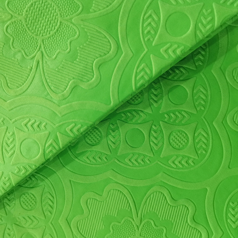 TMIE-08-2-2 110GSM Medii ponderis opus geris, Apparel Campi Fabricae nitidi coloris tinctum cum 3D vividi Flower Design caelatum Polyester Poplin Fabric